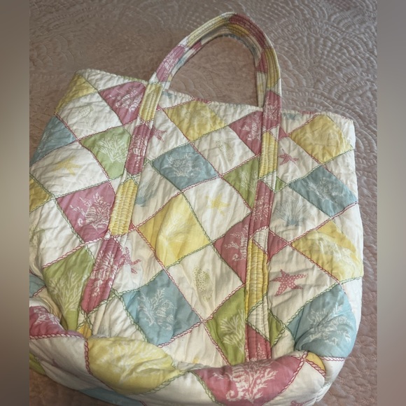 Quilted beach bag by Twos Company - Picture 5 of 9